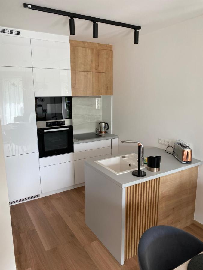Clyde-Premium Lelle Waterfront Private Apartment Balatonlelle Exterior foto