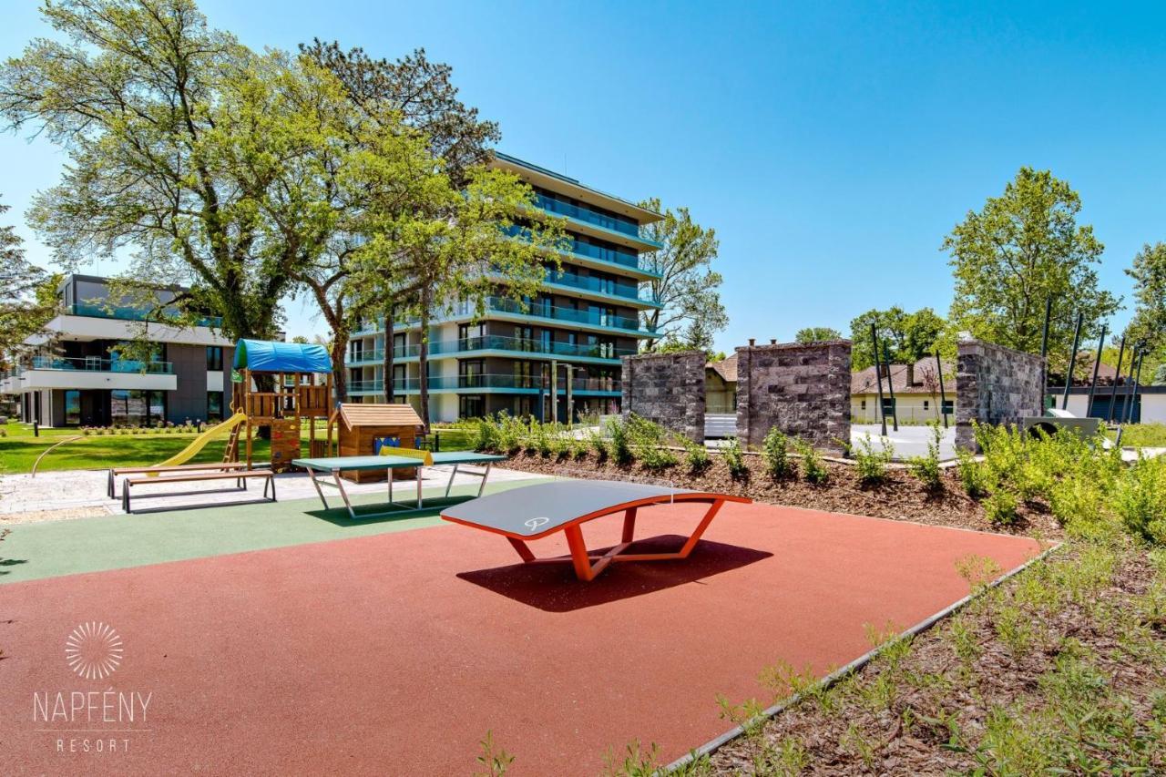 Clyde-Premium Lelle Waterfront Private Apartment Balatonlelle Exterior foto