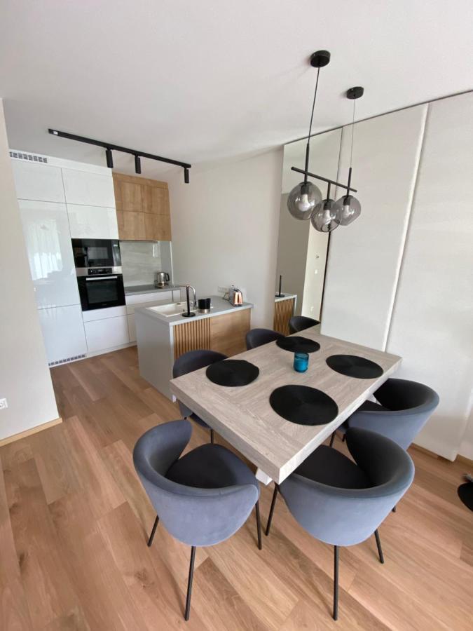 Clyde-Premium Lelle Waterfront Private Apartment Balatonlelle Exterior foto